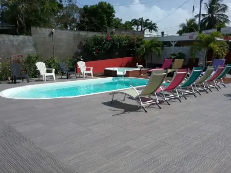 Appartement spacieux à Sainte-Anne avec piscine partagée. - Photo 2