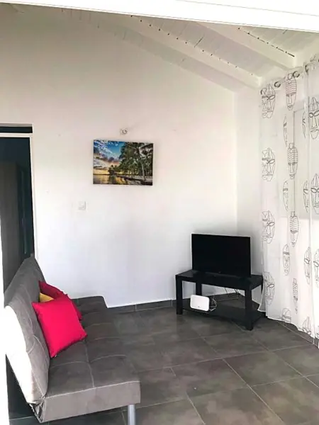 Villa enchanteresse au Moule avec piscine privée - Photo 3
