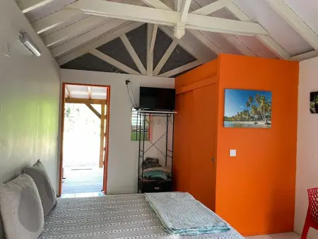 Bungalow charmant à Petit-Bourg avec jardin privé - Photo 12