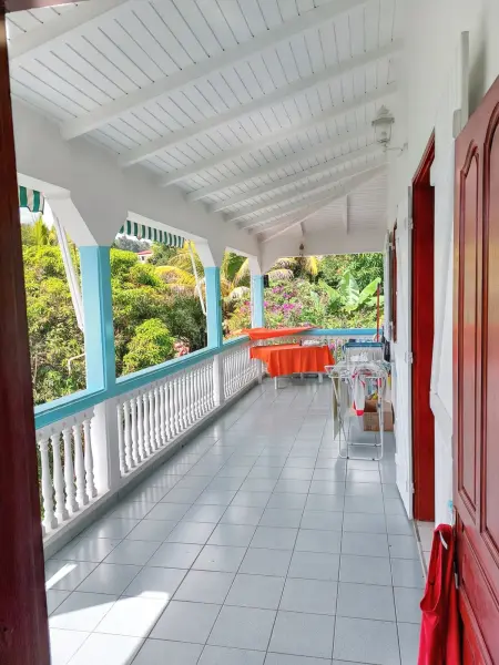 Maison en bord de mer à Saint-Claude avec jardin et vue imprenable - Photo 3