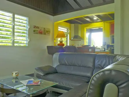Appartement charmant à Lamentin avec piscine partagée - Photo 4