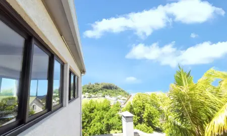 Superbe appartement à Petite Île avec vue mer et montagne. - Photo 3