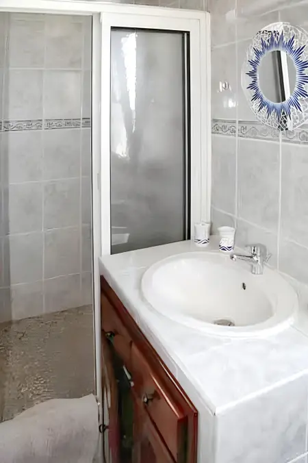 Superbe appartement à Petite Île avec vue mer et montagne. - Photo 10