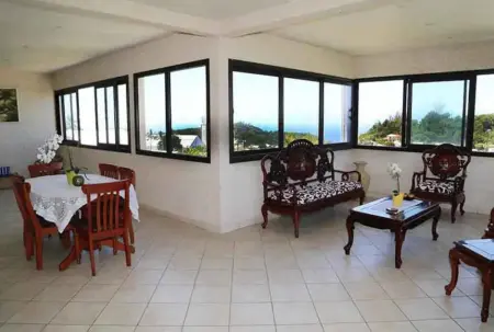 Superbe appartement à Petite Île avec vue mer et montagne. - Photo 12