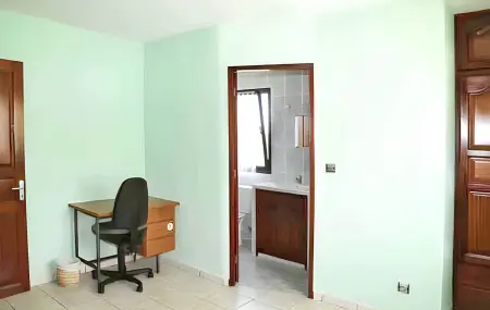 Superbe appartement à Petite Île avec vue mer et montagne. - Photo 23