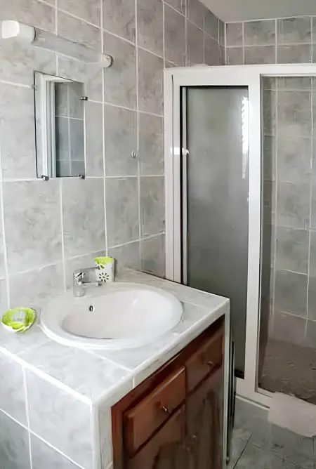 Superbe appartement à Petite Île avec vue mer et montagne. - Photo 24
