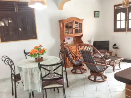 Appartement spacieux à Petit Canal - 65 m² - Vue sur jardin - Photo 1
