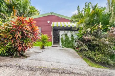 Bungalow charmant à Rivière-Salée avec terrasse privée - Photo 20