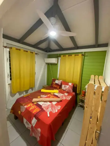Bungalow charmant à Anse-Bertrand avec terrasse privée - Photo 4