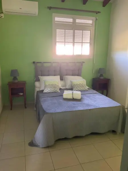 Maison élégante au Moule avec terrasse ensoleillée - Photo 4