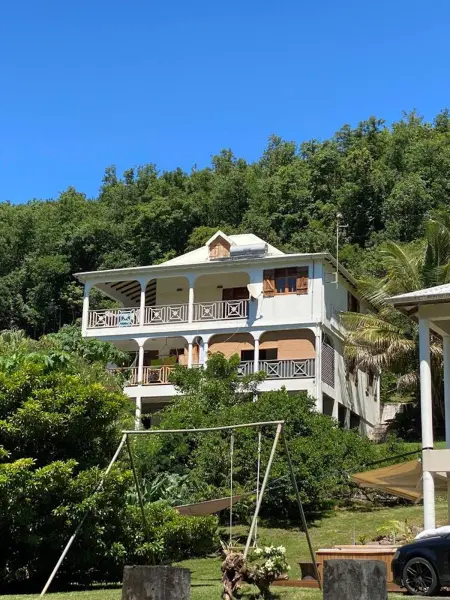 Maison de charme à Gourbeyre avec vue mer et montagnes - Photo 1