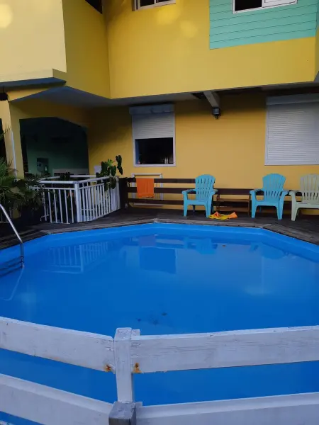 Bungalow charmant à Le Gosier avec piscine partagée et jacuzzi - Photo 1