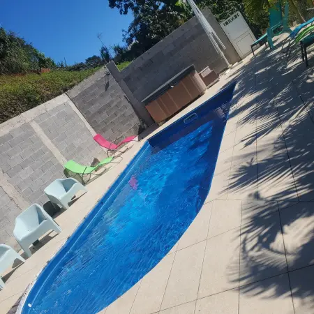 Bungalow charmant à Le Gosier avec piscine partagée et jacuzzi - Photo 4