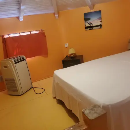 Bungalow charmant à Le Gosier avec piscine partagée et jacuzzi - Photo 7