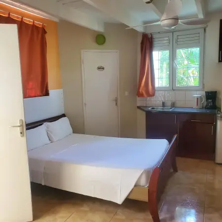 Bungalow charmant à Le Gosier avec piscine partagée et jacuzzi - Photo 10