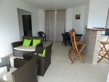 Appartement confortable aux Trois Îlets - 85 m² - Vue montagne - Photo 2