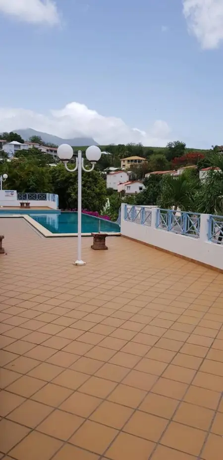 Maison charmante à Fort-de-France avec vue sur mer et montagne - Photo 9