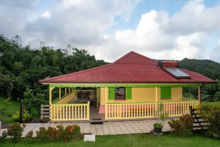 Maison charmante à Gros-Morne avec terrasse et jardin - Photo 1