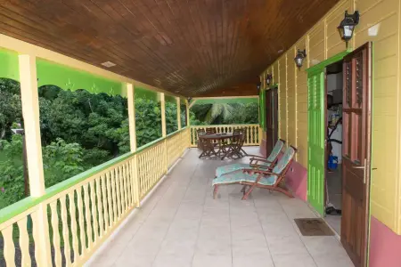 Maison charmante à Gros-Morne avec terrasse et jardin - Photo 2