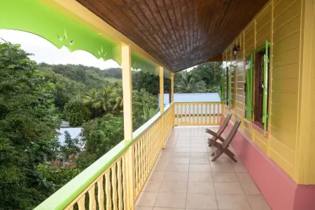 Maison charmante à Gros-Morne avec terrasse et jardin - Photo 4