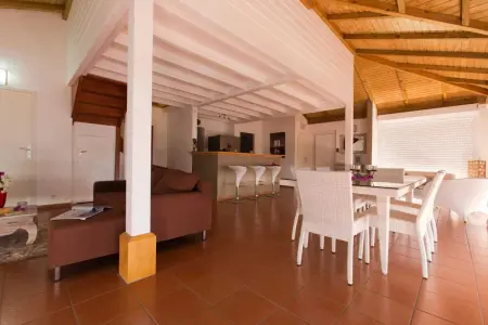 Villa Spacieuse avec Piscine Privée à Saint-François – 120 m², Jardin - Photo 7