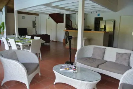 Villa Spacieuse avec Piscine Privée à Saint-François – 120 m², Jardin - Photo 17