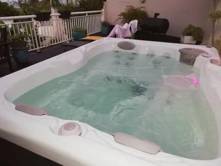 Maison spacieuse avec jacuzzi et vue sur la mer à Sainte-Rose - Photo 2