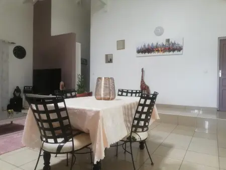 Maison spacieuse avec jacuzzi et vue sur la mer à Sainte-Rose - Photo 3