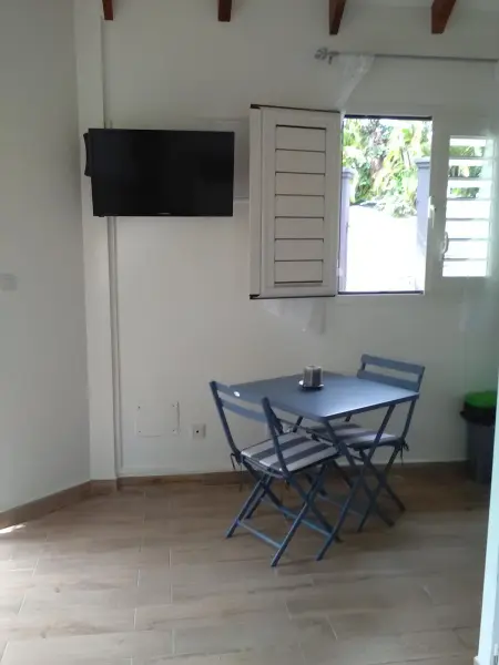 Charmant Bungalow avec Piscine Partagée à Le Gosier - Photo 5