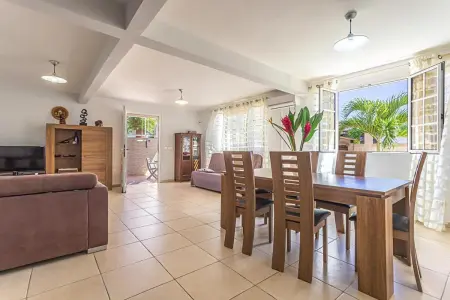 Appartement charmant à Le Moule, avec piscine partagée - Photo 2