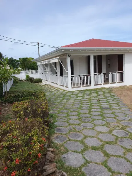Maison spacieuse à Petit Canal, 104 m², proche sites historiques - Photo 2