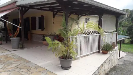 Appartement charmant à Saint-Joseph avec jardin et terrasse, 60 m² - Photo 4