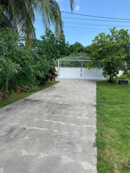 Maison charmante à Baie-Mahault avec jardin clôturé - Photo 17