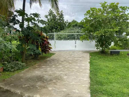 Maison charmante à Baie-Mahault avec jardin clôturé - Photo 18