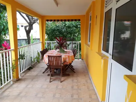 Maison charmante à Sainte-Anne avec grand jardin clôturé - Photo 1