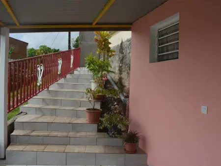 Appartement moderne à Rivière-Pilote avec piscine privée - Photo 4