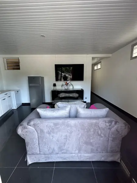 Appartement charmant à Sainte-Rose, 60m² + piscine - Photo 2