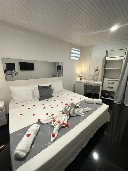 Appartement charmant à Sainte-Rose, 60m² + piscine - Photo 6