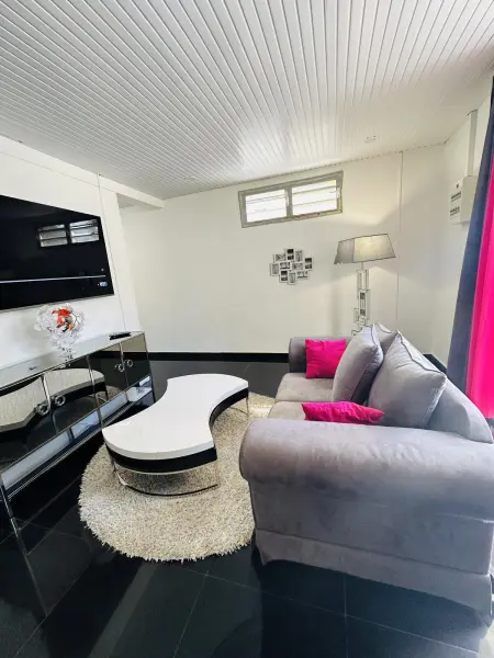 Appartement charmant à Sainte-Rose, 60m² + piscine - Photo 10