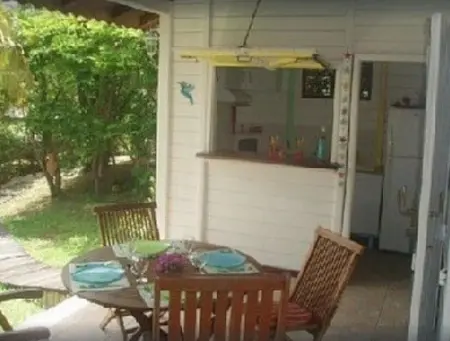 Maison charmante à Saint-Anne avec terrasse et jardin clôturé - Photo 2