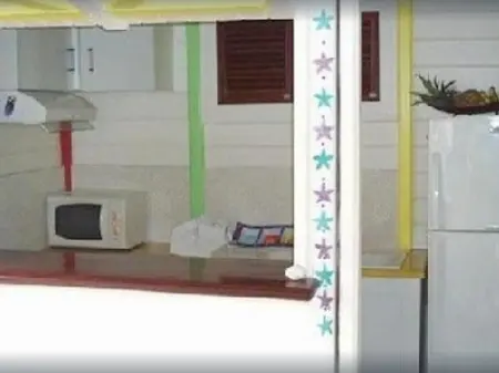 Maison charmante à Saint-Anne avec terrasse et jardin clôturé - Photo 3