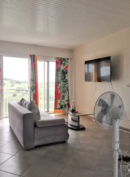 Appartement spacieux avec vue montagne à Le Marin, 82 m². - Photo 1