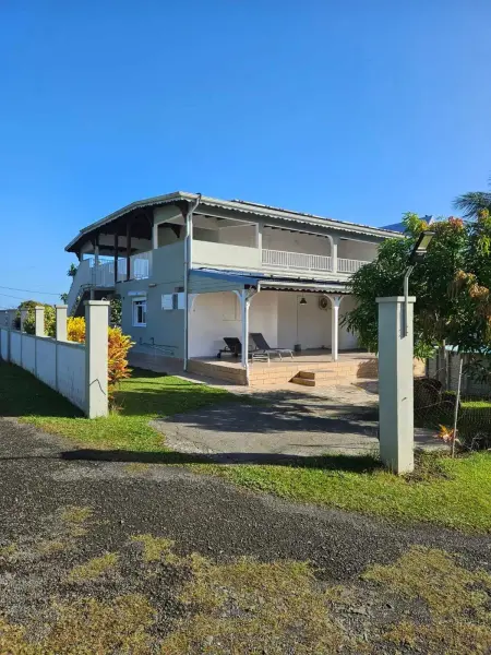 Maison charmante à Lamentin avec vue sur la mer - Photo 4