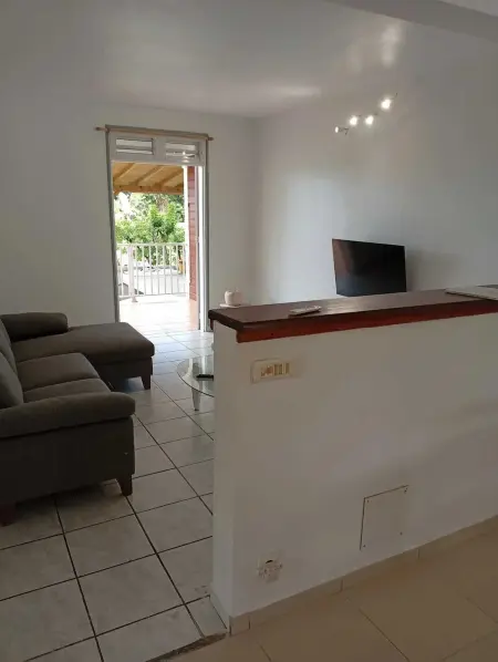 Maison charmante à Lamentin avec vue sur la mer - Photo 7