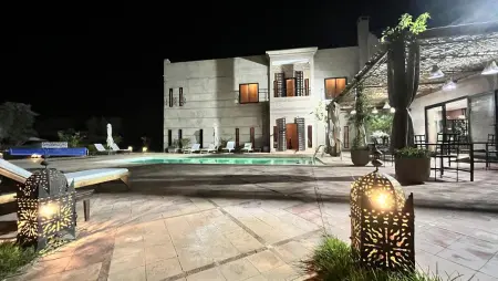 Villa spacieuse avec piscine près de Marrakech, Villa 20 personnes à Centre Commune Ouled Hassoune - Photo 1