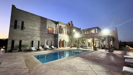 Villa spacieuse avec piscine près de Marrakech, Villa 20 personnes à Centre Commune Ouled Hassoune - Photo 2