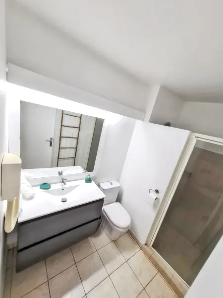 Charmant appartement à La Trinité avec piscine partagée - 40 m² - Photo 3