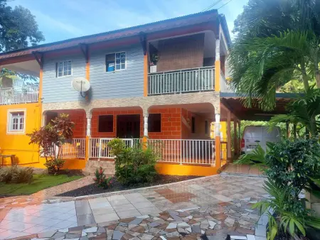Maison charmante à Pointe Noire, vue montagne, jardin privé - Photo 1