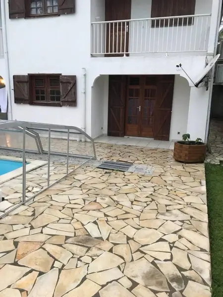 Appartement confort à Sainte-Rose avec piscine partagée - Photo 9