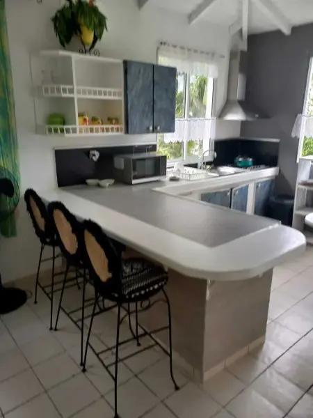 Bungalow charmant à Sainte-Rose avec piscine partagée - Photo 4